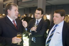 2007: Ministerpräsident Kurt Beck mit dem Medienbeauftragten der EKD/VEF, OKR Markus Bräuer und GEP-Direktor Jörg Bollmann