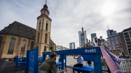 Tisch-Installation Kirchentag 2021 Frankfurt