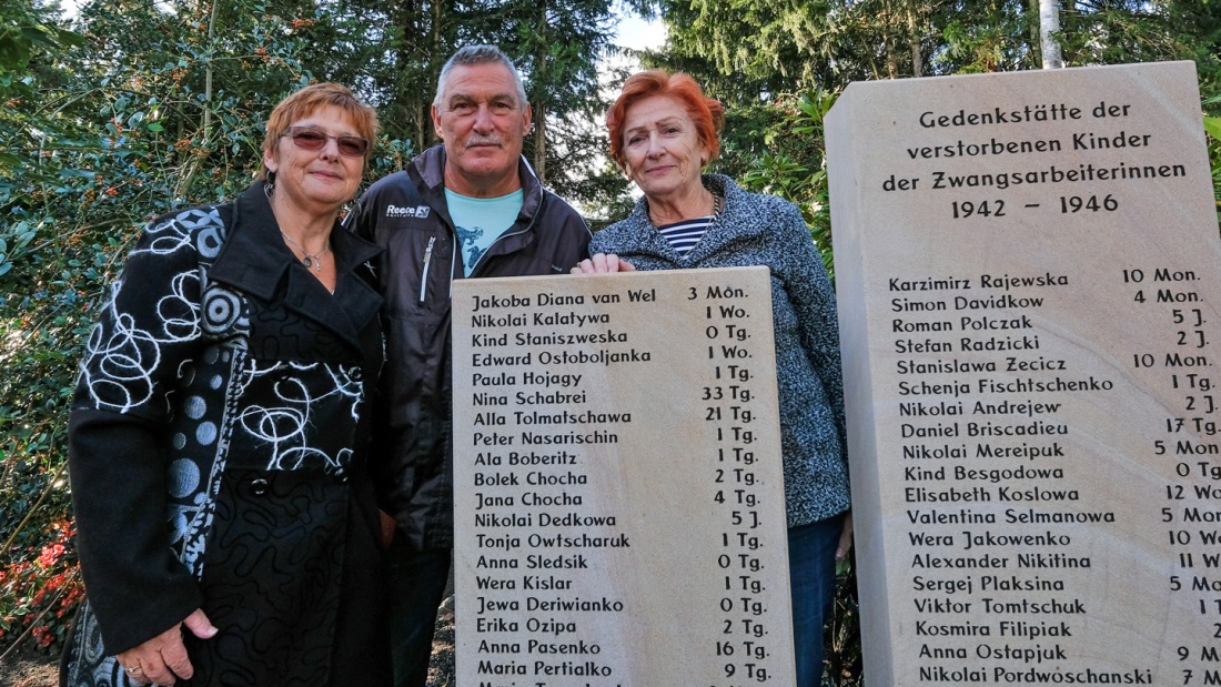 Gedenkortes auf dem Heger Friedhof in Osnabrück für gestorbene Kinder von NS-Zwangsarbeiterinnen .