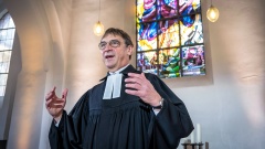 Der hessen-nassauische Kirchenpräsident Volker Jung in der Magnuskirche in Worms bei der Probe für den ZDF-Fernsehgottesdienst zu 500 Jahre Luther in Worms.