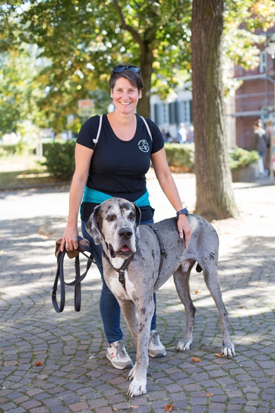 Ingrid Faller mit ihrer Deutschen Dogge "Aiko"