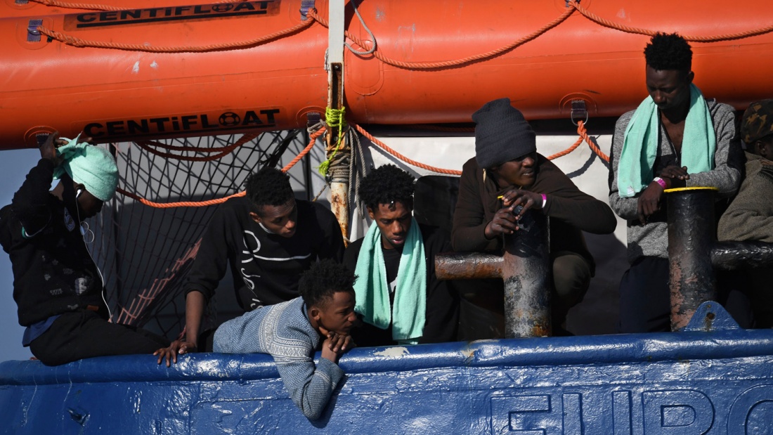 Migranten an Bord des Rettungsschiffs "Sea Watch 3" 