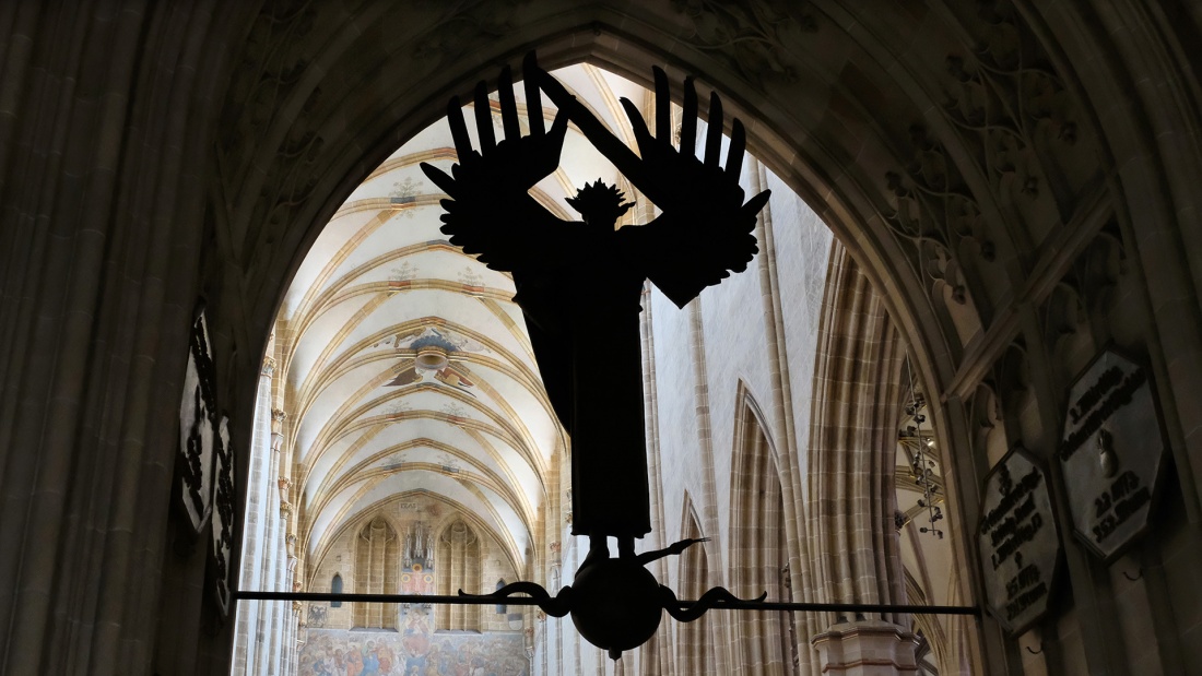 Der Erzengel Michael wurde am 5. August 1934 auf Betreiben der Nazis im Eingangsbereich des Ulmer Münster aufgehängt