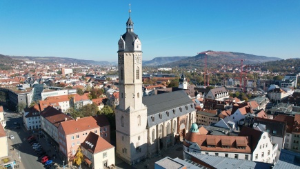 Außenansicht der Stadtkirche St. Michaelis in Jena