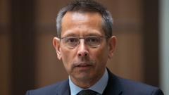 Der Missbrauchsbeauftragte Johannes-Wilhelm Rörig erwartet von der evangelischen Kirche weitere Anstrengungen im Umgang mit Missbrauchsfällen.