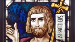 Farbglasfenster mit der Darstellung Johannes des Taeufers