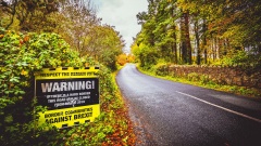"Falls es eine harte Grenze gibt, könnte diese Straße ab März gesperrt sein", warnt ein Schild an der Grenze zwischen Irland und Großbritannien.
