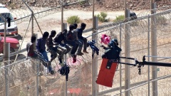 115 afrikanische Migranten haben am Mittwoch den Grenzzaun der spanischen Enklave Ceuta in Marokko überwunden. 