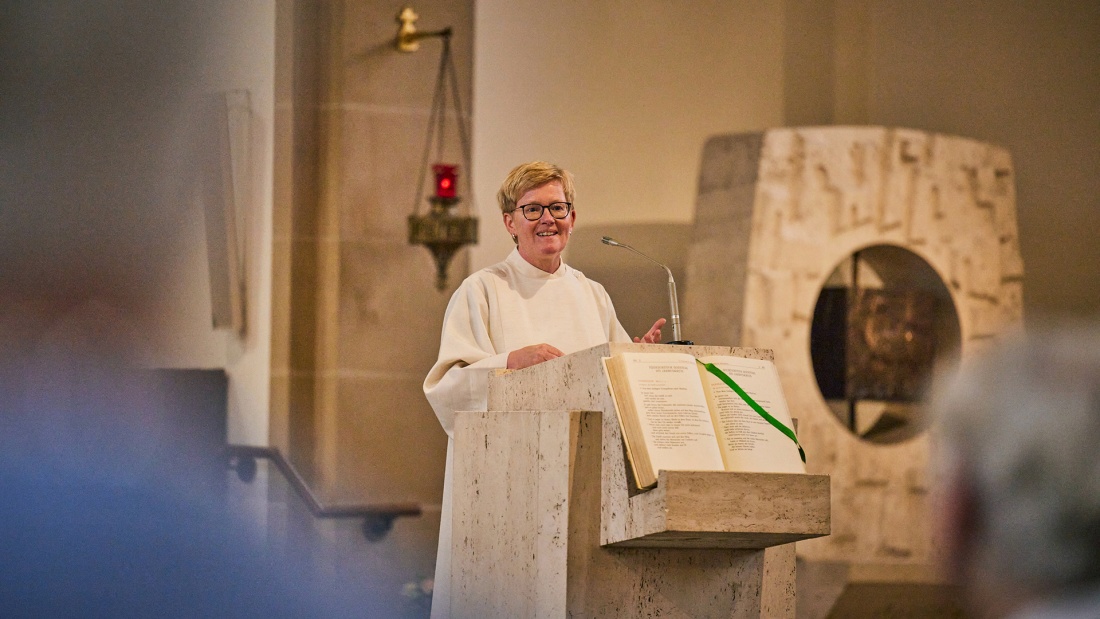 Katholische Gemeindeleiterin darf predigen und Eucharistiefeiern halten