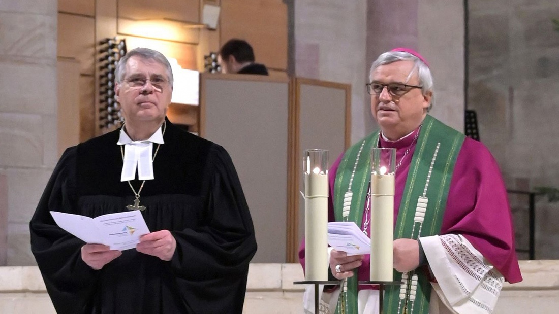 Der pfälzische Kirchenpräsident Christian Schad (links) und der Speyerer Bischof Karl-Heinz Wiesemann