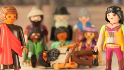Der Brief an die Hebräer nachgestellt mit Playmobilfiguren.