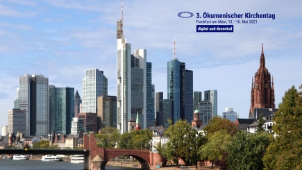 Skyline Frankfurt am Main zum dritten ökumenischen Kirchentag 2021