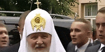 Patriarch Kyrill von Moskau mit Klappkreuz