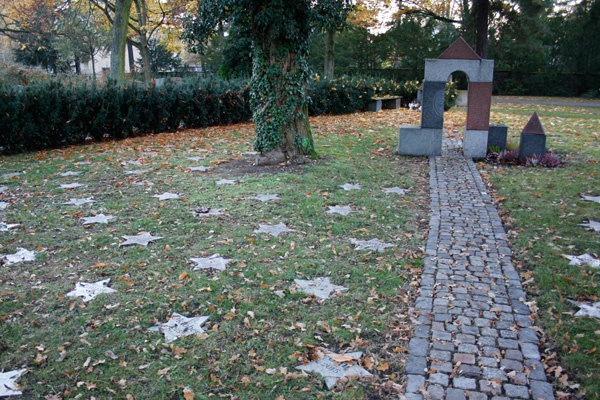 Kindergrabmal auf dem Hanauern Hauptfriedhof
