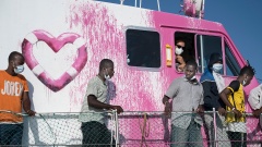 Seenotrettungsschiff  "Louise Michel" von Künstler Banksy