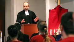 Rheinischer Präses Rekowski predigt im Gefängnis