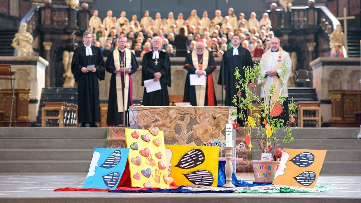 Eröffnungsgottesdienst der diesjährigen ökumenischen "Woche fuer das Leben" im Dom zu Trier.