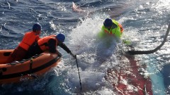 Ein Expeditions-Tauchboot sammelt hydrothermales Sulfid im Indischen Ozean