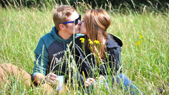Verliebete Teenager-Paare in der ZDF- Dokureihe „37 Grad“