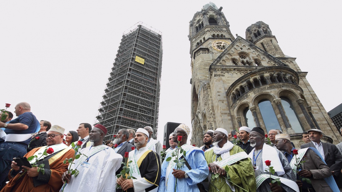Eine Gruppe Imame will mit einer Bustour durch Europa ein Zeichen gegen Terrorismus setzen. 