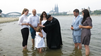 Taufe im Rhein
