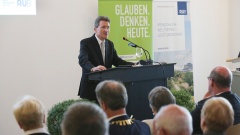 Im April 2017 wurde Wolfgang Huber bereits mit der Ehrendoktorwürde der Ruhr-Universität Bochum geehrt