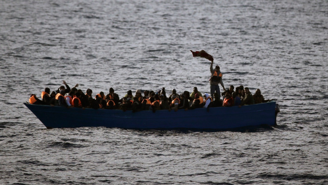 Flüchtlinge im Boot auf dem Mittelmeer