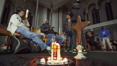 Flüchtlinge besetzen Kirche in Berlin-Kreuzberg