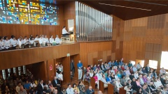 Neue Orgel und Gemeinde in Peru