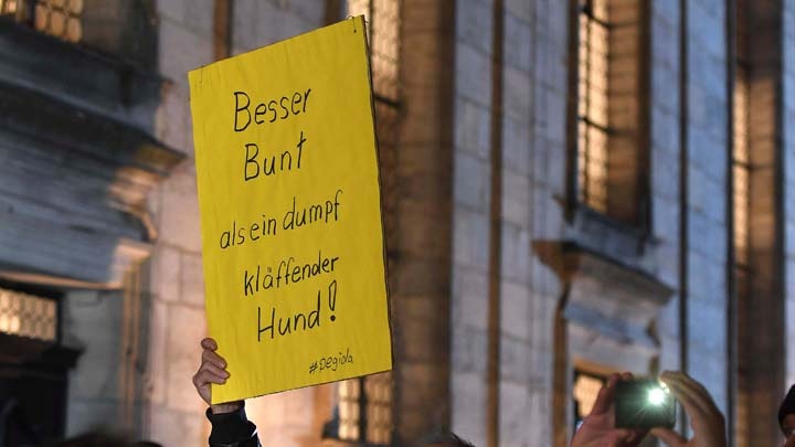 Hunderte demonstrieren in Altdorf gegen Islamfeindlichkeit