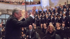 Bundespräsident Joachim Gauck dankt dem Chor und Orchester des Dresdner Kreuzchors.
