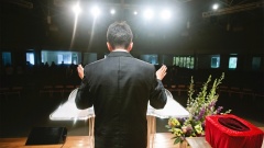 Protestantischer Pastor predigt in Amerika