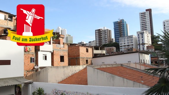 Der Kontrast zwischen Favelas und Hochhäusern, zwischen arm und reich ist typisch für Brasilien