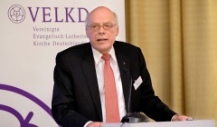 Landesbischof Gerhard Ulrich bei seinem Bericht auf der Generalsynode der VELKD 2018.