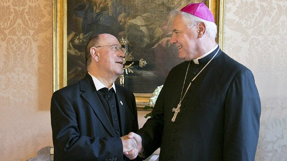 Nikolaus Schneider (li) mit dem Präfekten der vatikanischen Glaubenskongregation, Gerhard Ludwig Müller.