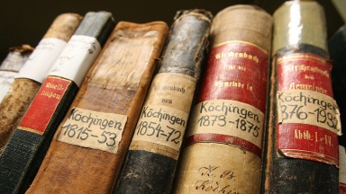 Alte Kirchenbücher im Magazin des Landeskirchlichen Archivs in Wolfenbüttel. 