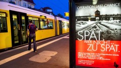 Wiesenthal-Center sucht mit Plakaten überlebende NS-Verbrecher in Deutschland