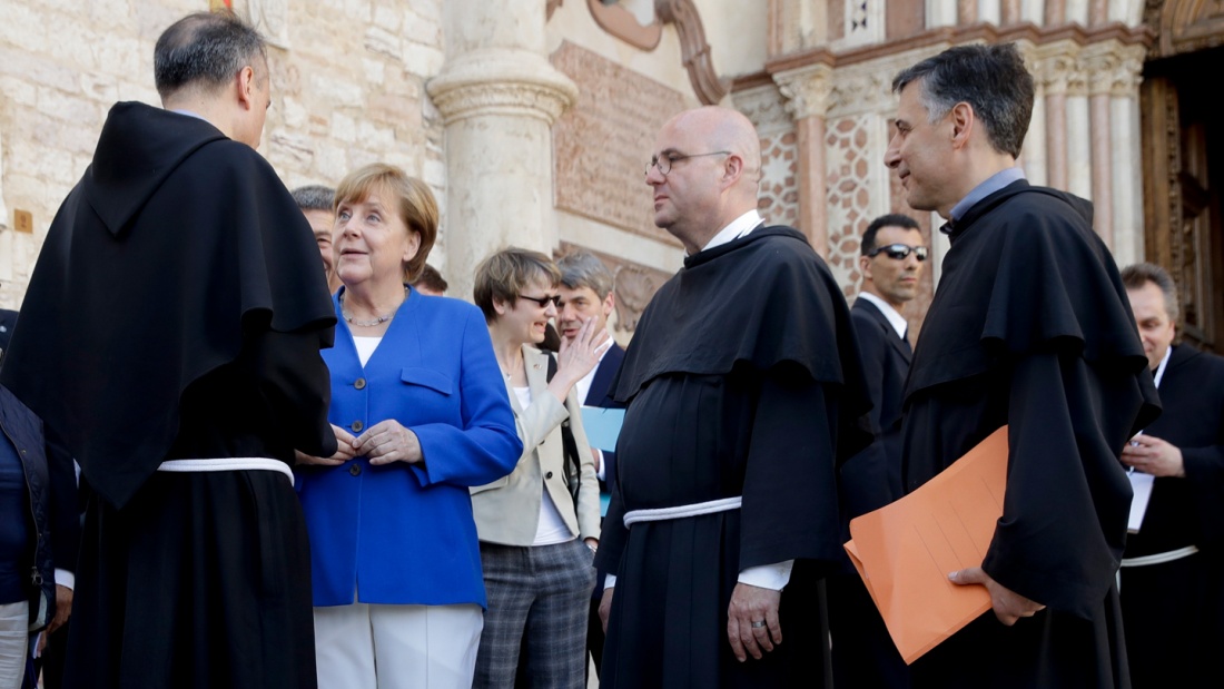 Friedenslicht des heiligen Franziskus an Merkel