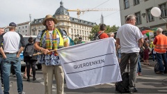 Stuttgarter Initiative "Querdenken 711" bei Demo