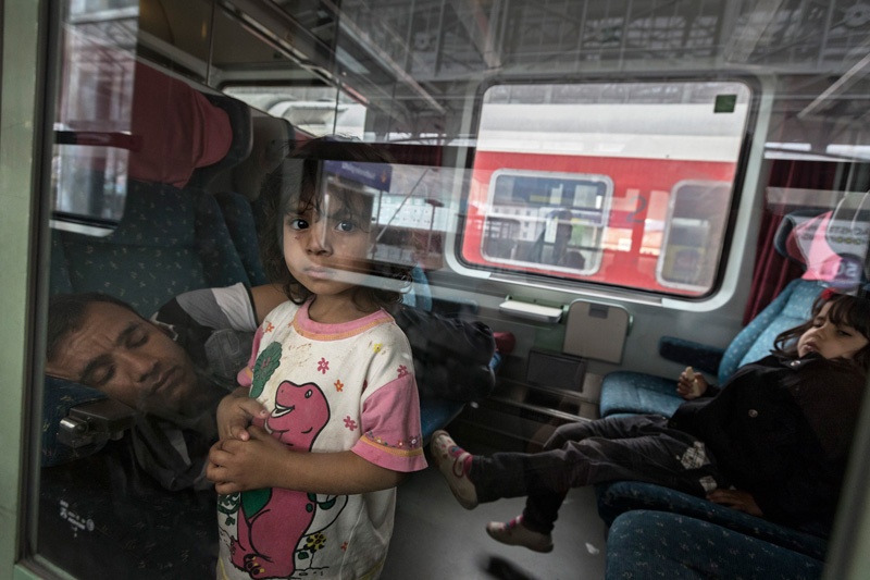 Die Flucht dieser afghanischen Familie führt über Ungarn nach Deutschland. 