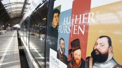S-Bahnen werben fuer Ausstellung &quot;Luther und die Fuersten&quot;