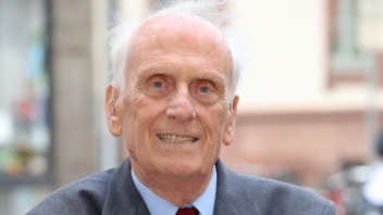 Ulrich Gottstein, Mitbegründer der deutschen Sektion der "Internationalen Ärzte zur Verhütung eines Atomkriegs" (IPPNW). 