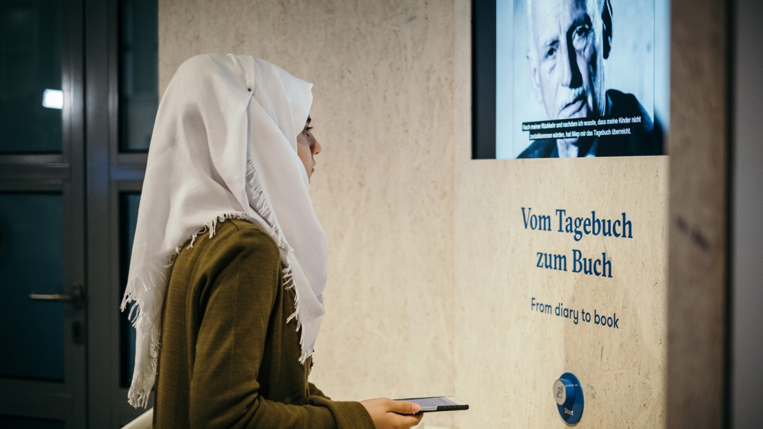 Die Bildungsstätte Anne Frank in Frankfurt am Main hat am Dienstag ein Lernlabor als Experimentierfeld für Jugendliche eröffnet. 